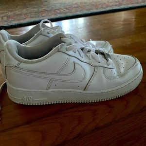 Nike Air. Size 6.5 YOUTH which is 8.5 women’s.